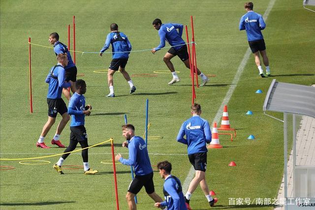 皇家马德里球场外立面去掉“圣地亚哥”引发关注